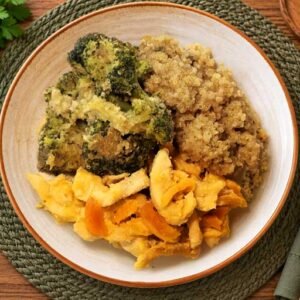 LC011-frango-damasco-brocolis-risoto-quinoa